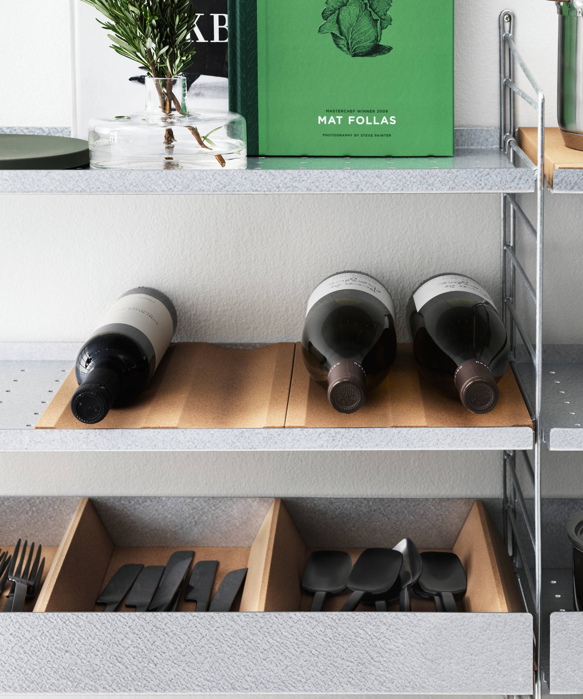 String cock bottle trays