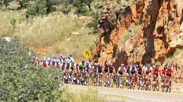 The peloton marks time as it allows the break a little breathing space.