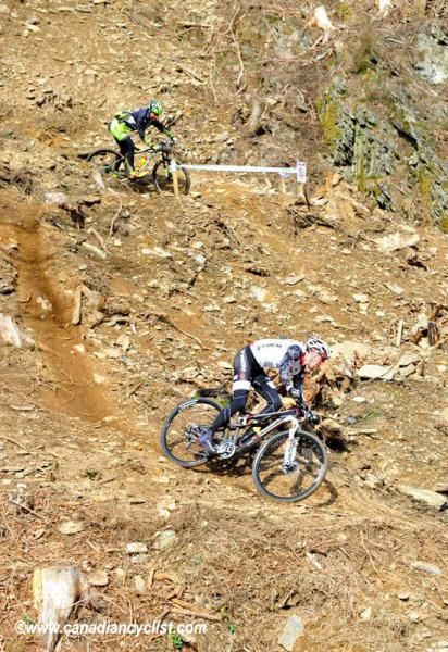 Matthias Fl&uuml;ckiger (Trek World Racing) and Ralph N&auml;f (Multivan Merida) check out the final descent