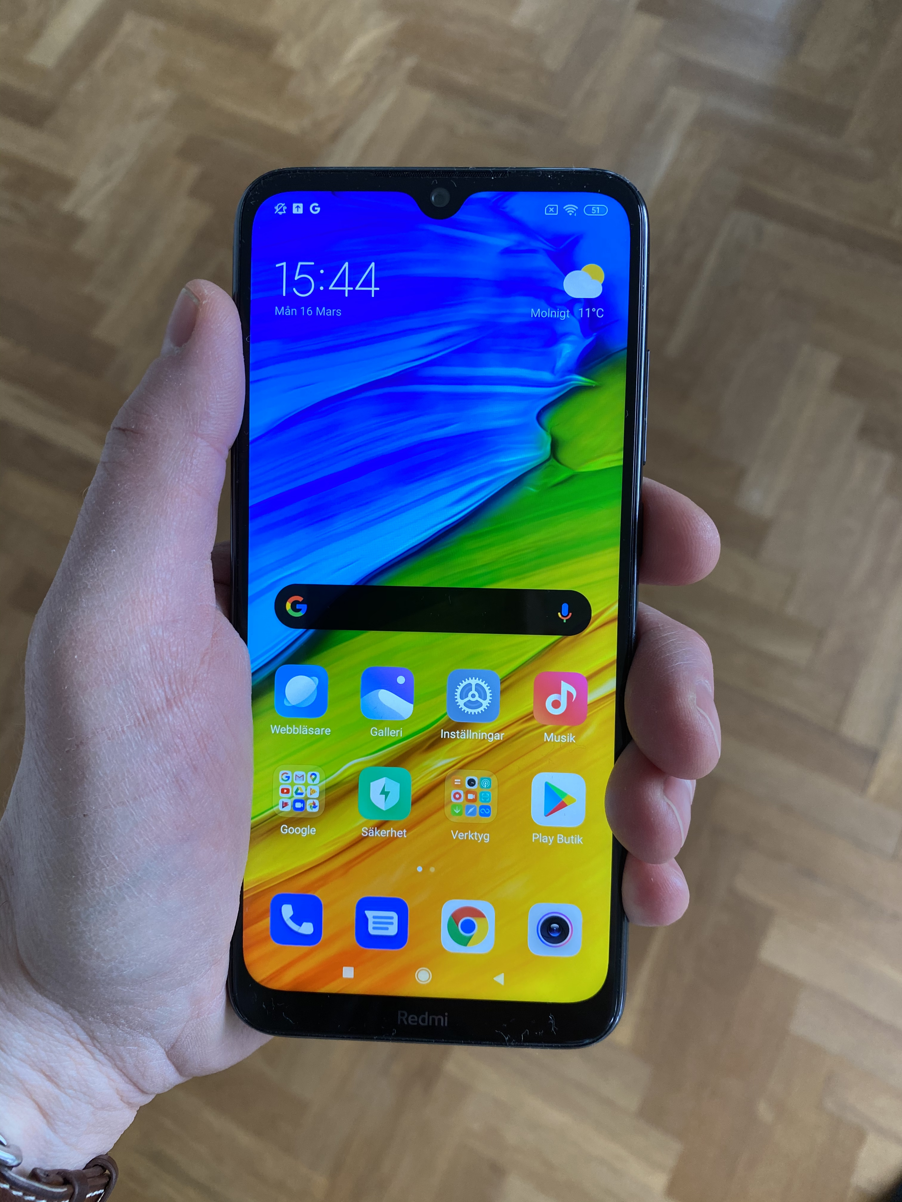 Redmi Note 8T är bekväm och lätt att hålla i.
