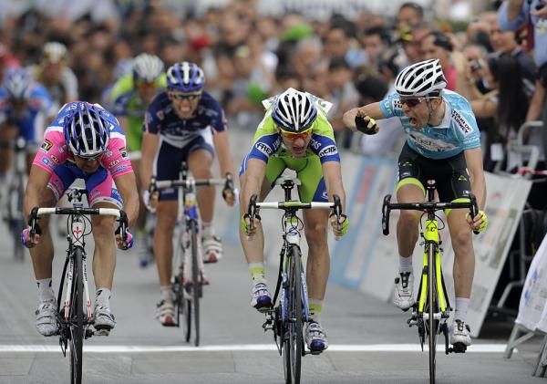 Visconti felt Viviani did not sprint properly and had no problems expressing those thoughts at the line.
