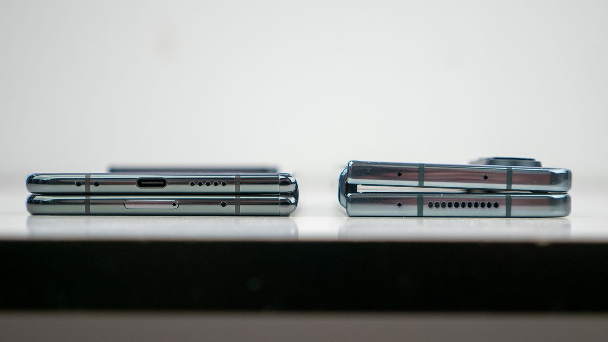 Comparing the hinges and thickness of the Google Pixel Fold with the Samsung Galaxy Z Fold 4