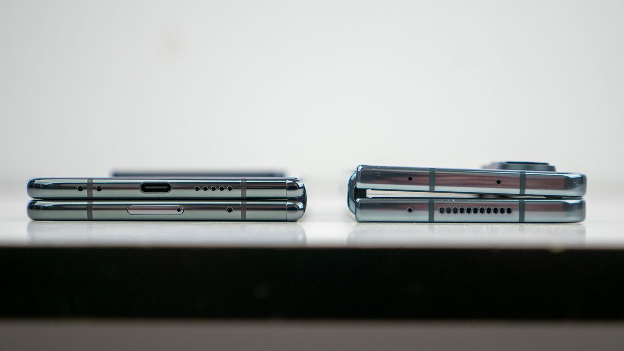 Comparing the hinges and thickness of the Google Pixel Fold with the Samsung Galaxy Z Fold 4