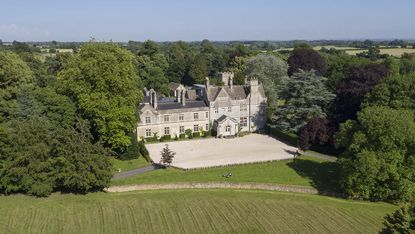 Ampney-Park-Savills-6.jpg