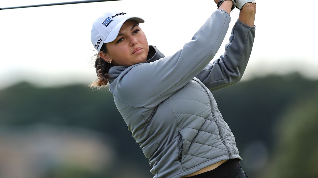 Alexa Pano takes a shot during the 2024 AIG Women&#039;s Open