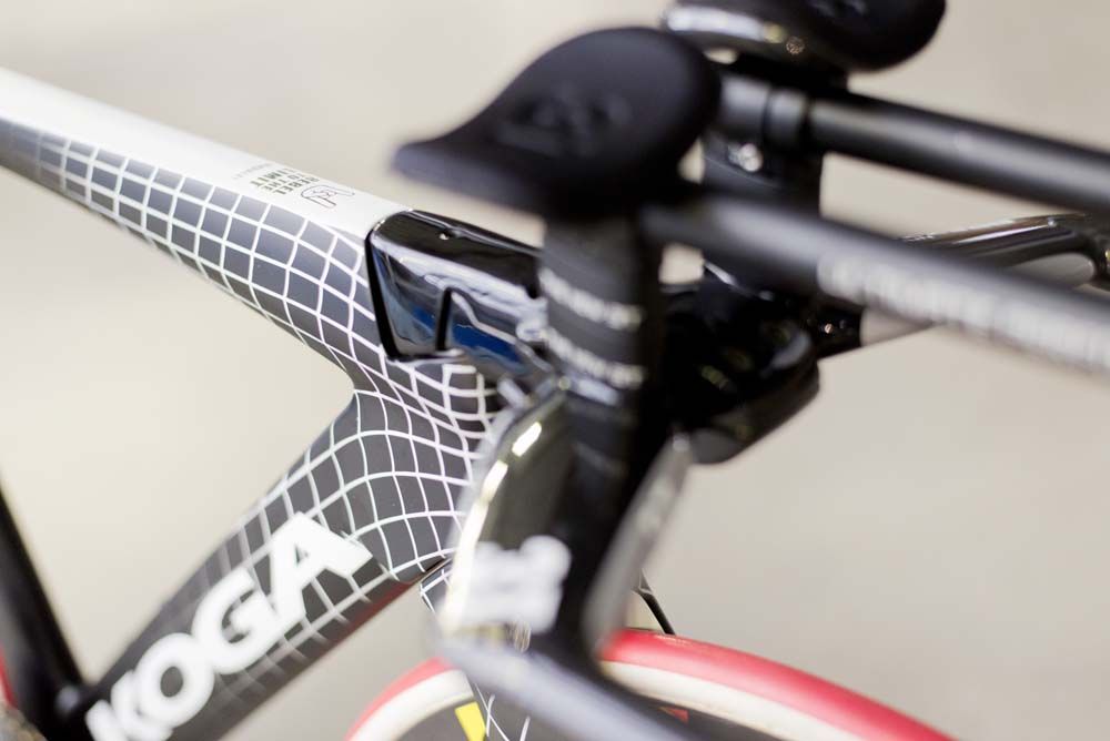 The significant stack on Dekker's aero bars