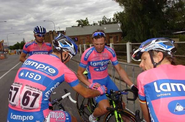 The Lampre team regroup after the first sprint of the race