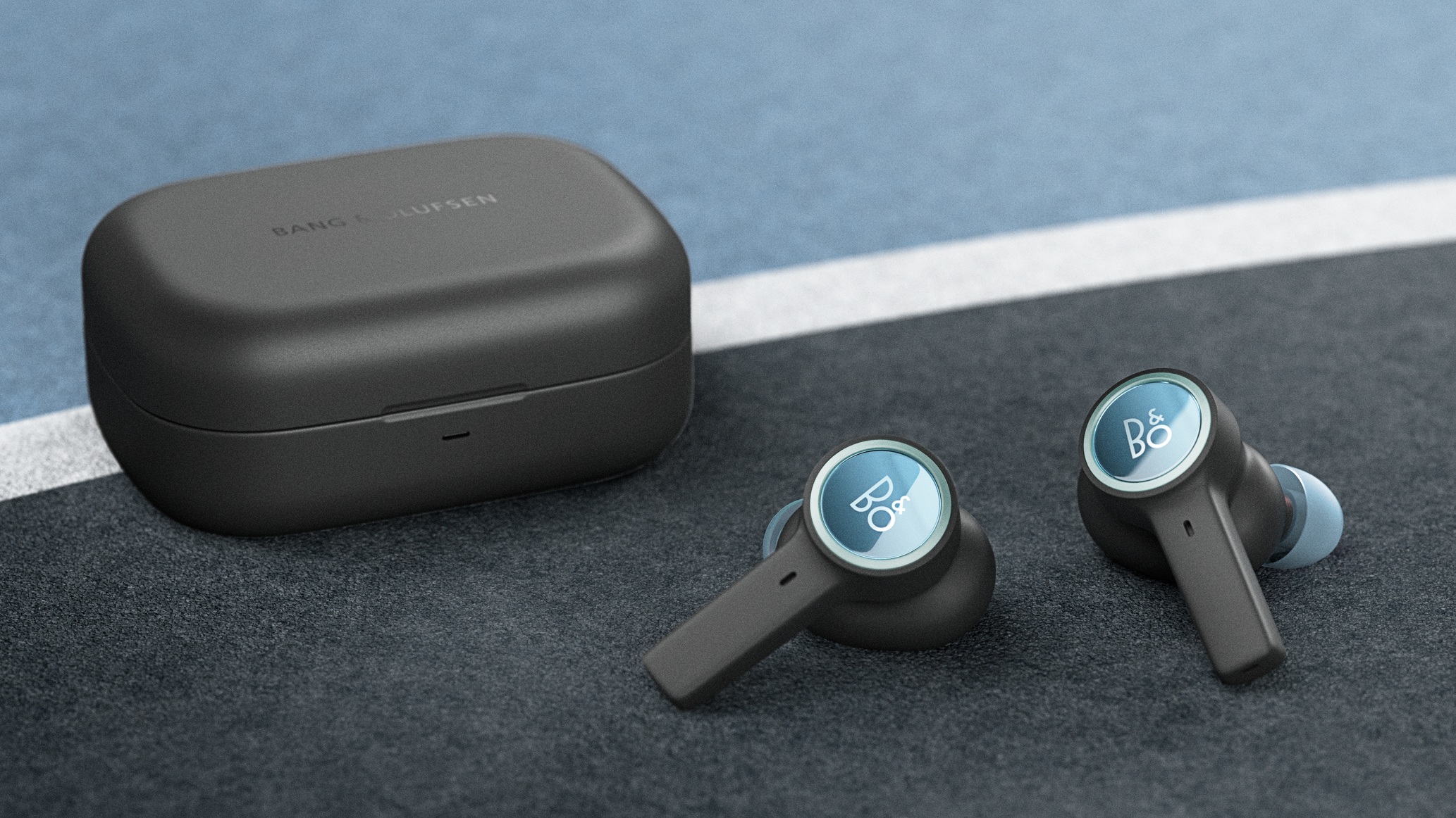 Beoplay EX ved siden af ladeetuiet
