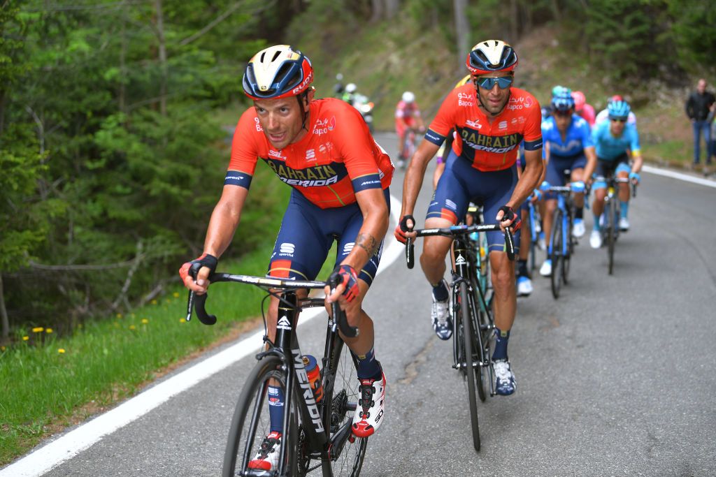 Damiano Caruso drives the pace for Bahrain-Merida team leader Vincenzo Nibali at the 2019 Giro d&#039;Italia