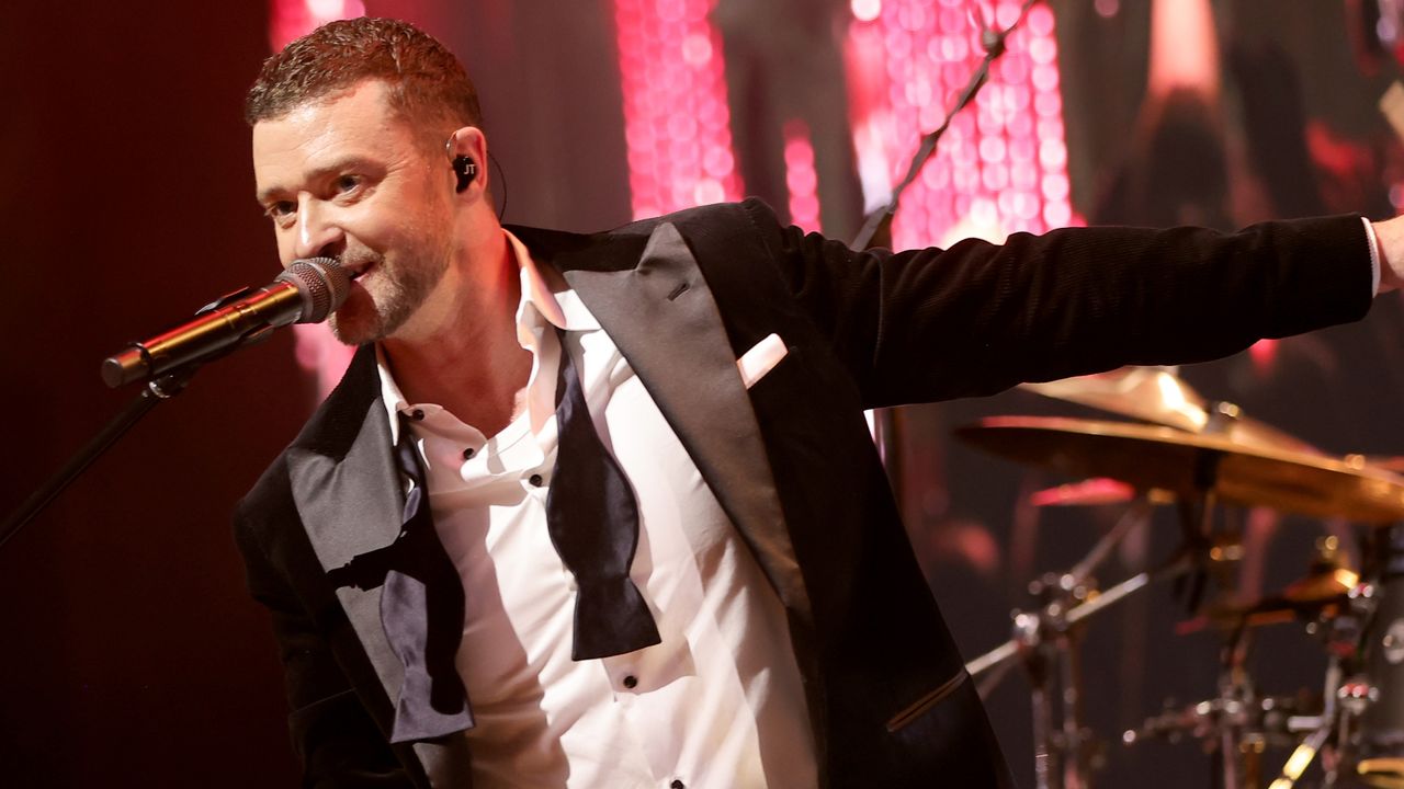 Justin Timberlake performing