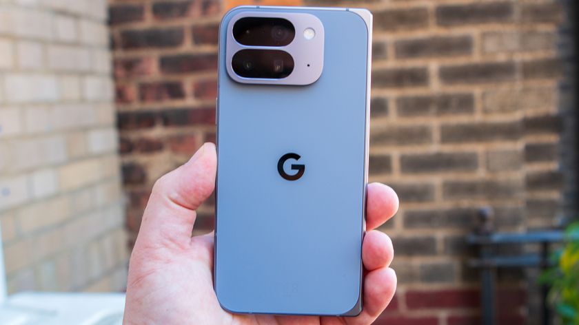 Google Pixel 10 Pro Fold - in hand