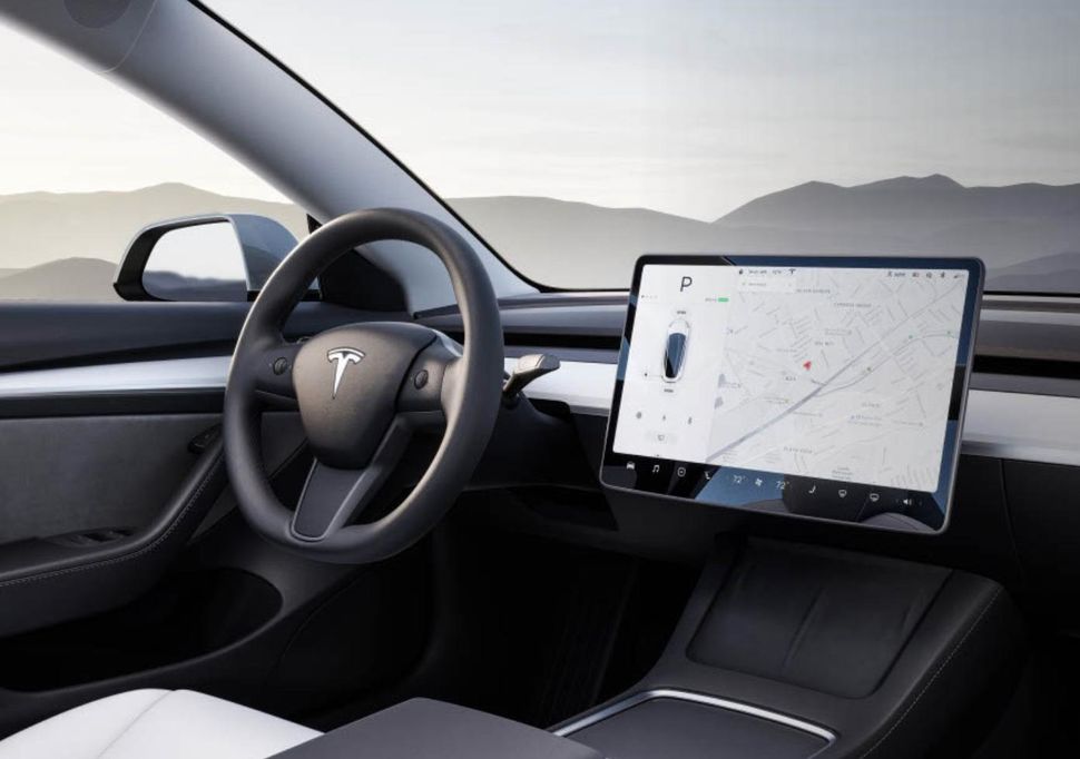 Screencasting App Replica Adds Support For Tesla's Huge In-car Displays 