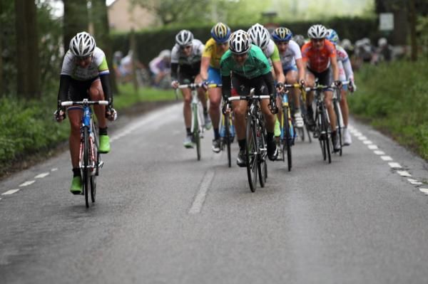 Loes Gunnewijk (Nederland Bloeit) stretched her legs early, but was covered by Ina Yoko Teutenberg (HTC-HighRoad)