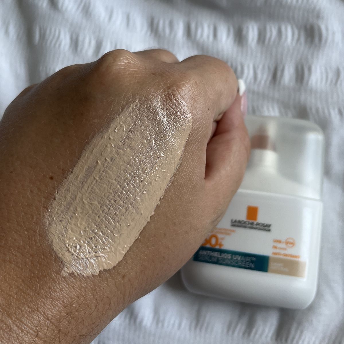 La Roche Posay Anthelios UVAIR Serum Sunscreen SPF50+ swatch