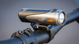 a photo of the light and motion vis pro 1000 blacktop bike light
