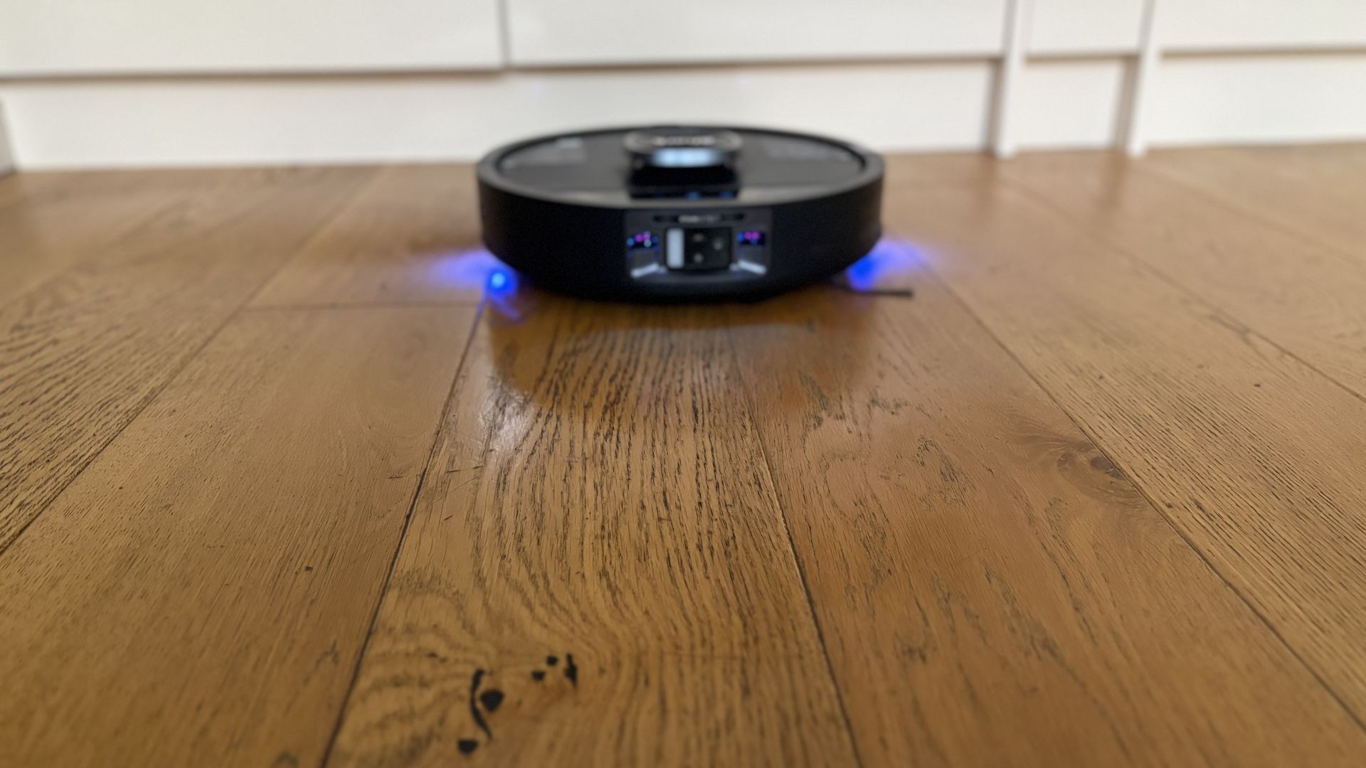 Testing the Shark PowerDetect UV Reveal Robot Vacuum + Mop mopping the floor