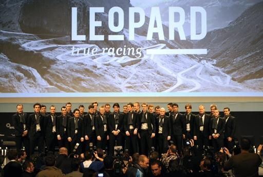 Team Leopard-Trek pose for a group photograph