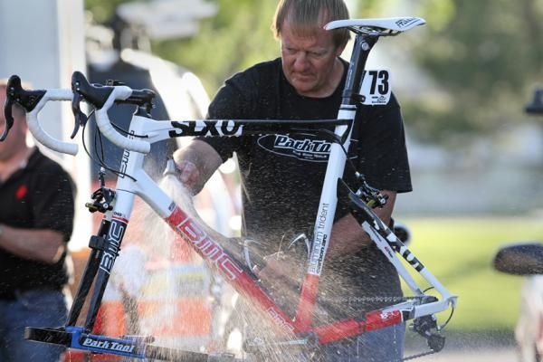 Andy Stone and the daily post-stage ritual of bike washing. Due to a two-hour transfer from Bakersfield to Palmdale, mechanics weren&rsquo;t able to get started on the bikes until dinner time.