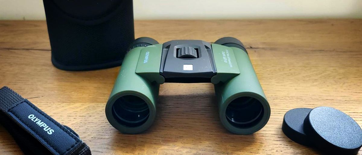 Front view of the olympus 8x25 wp ii binoculars