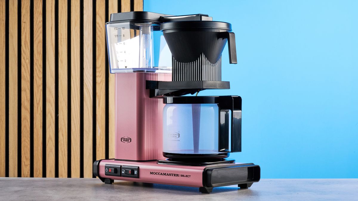 the technivorm moccamaster kgbv select in pink photographed against the blue tom's guide background