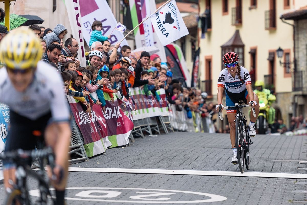 Carmen Small's second place finish sees her take the race lead from teammate, Lotta Lepist&Atilde;&para;