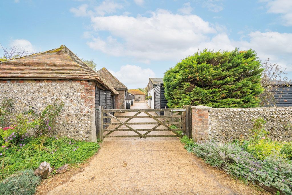 Houses for sale with stables: Hoddern Farmhouse, East Sussex