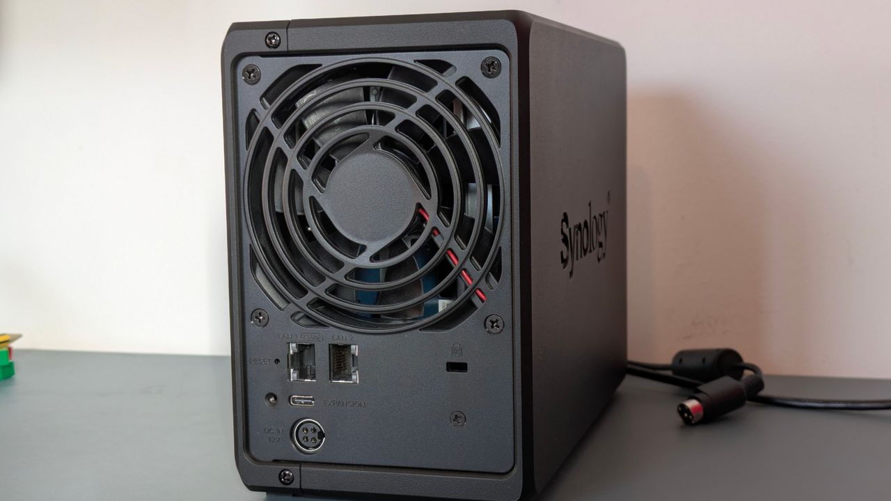 The Synology DiskStation DS725+ on the ITPro background