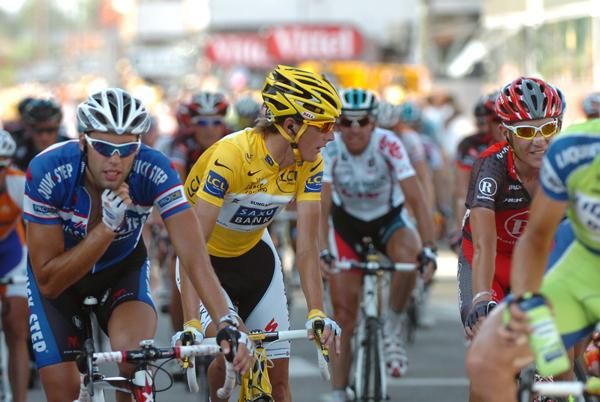 Andy Schleck (Saxo Bank) checks riders at the finish