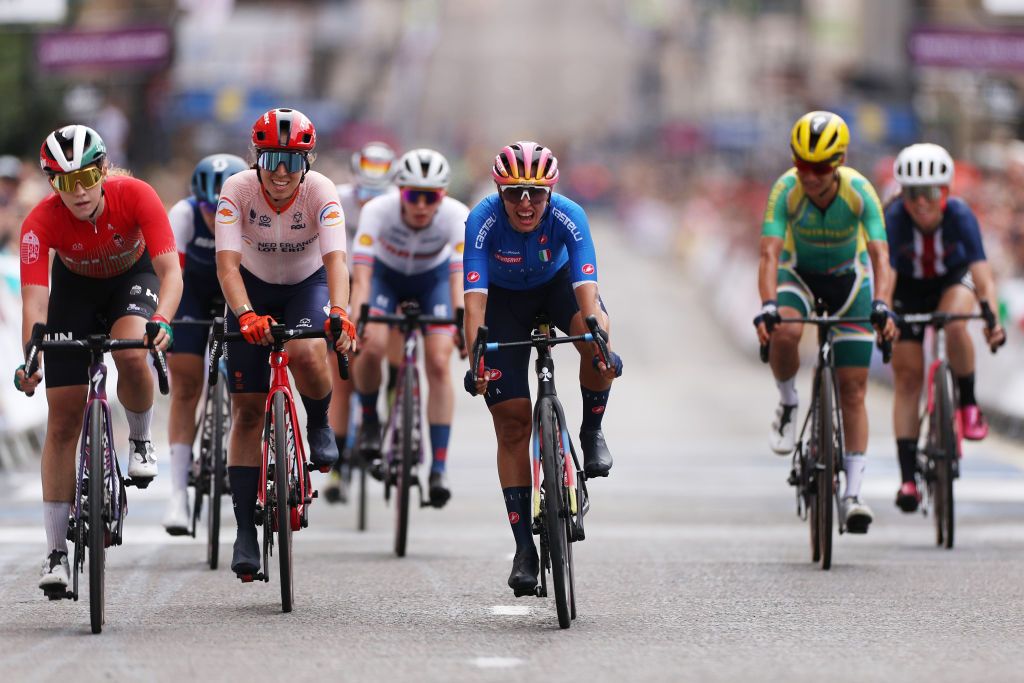 Blanka Vas (Hungary) outsprints Shirin Van Anrooij (Netherlands) to win the under-23 title