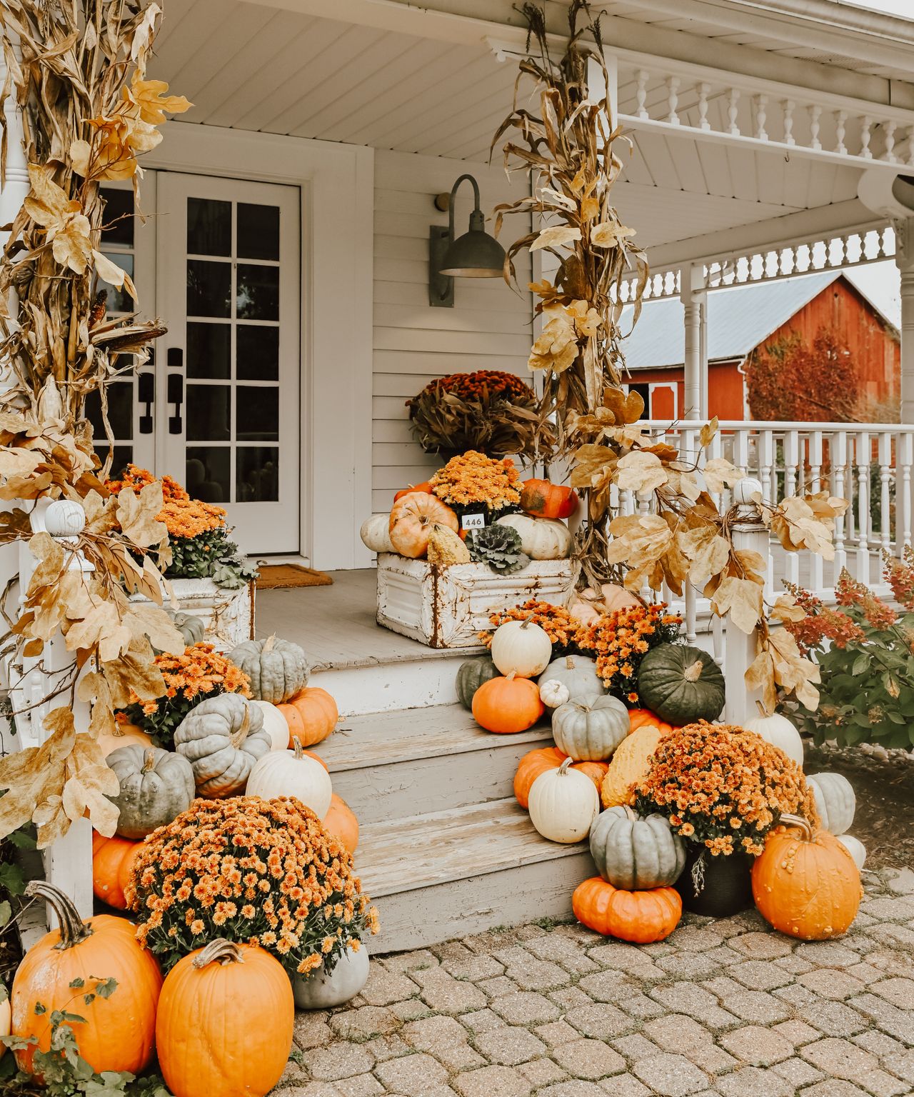 10 creative ways to decorate with pumpkins to create the perfect