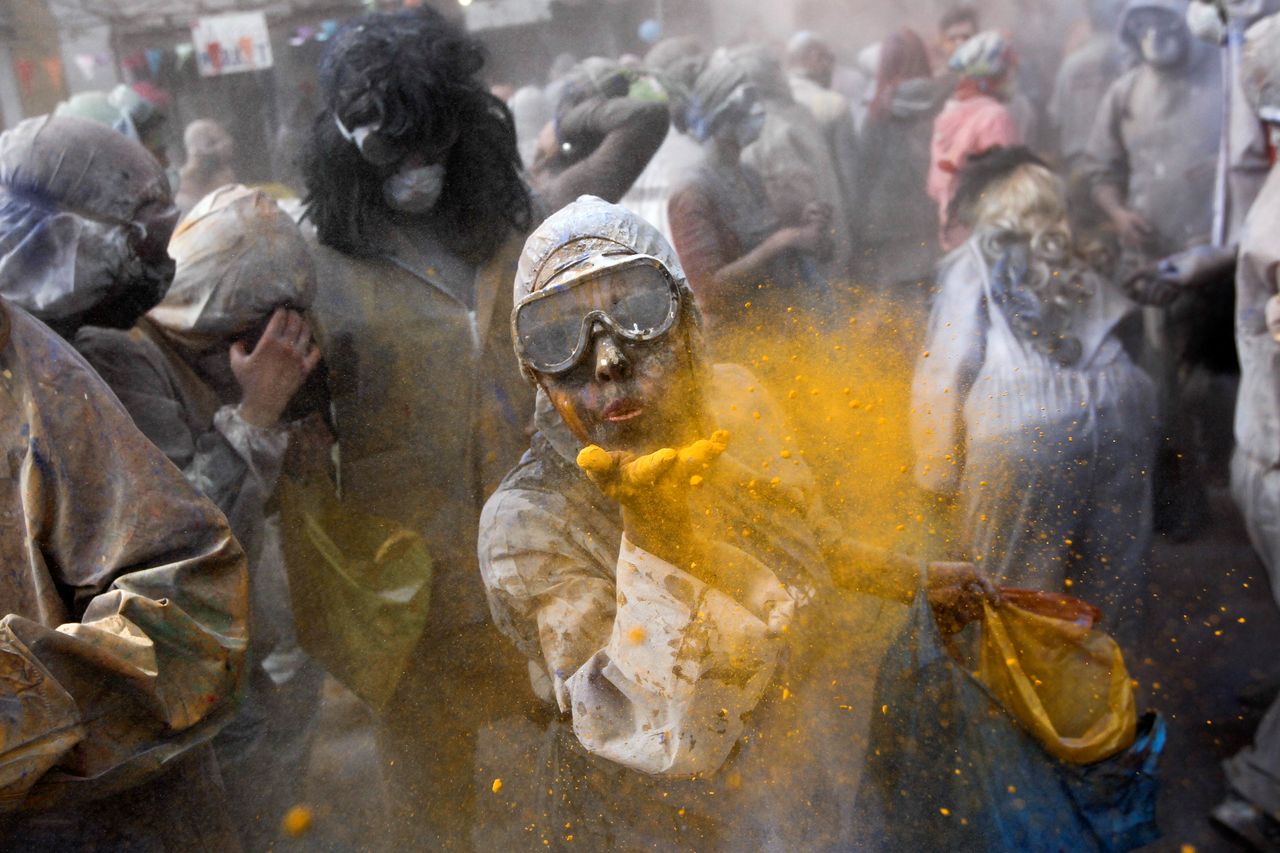 Ash Monday flour war. 