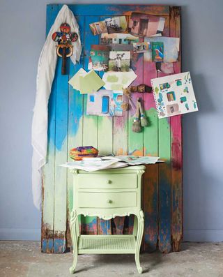 room with Lem Lem chalkpaint table