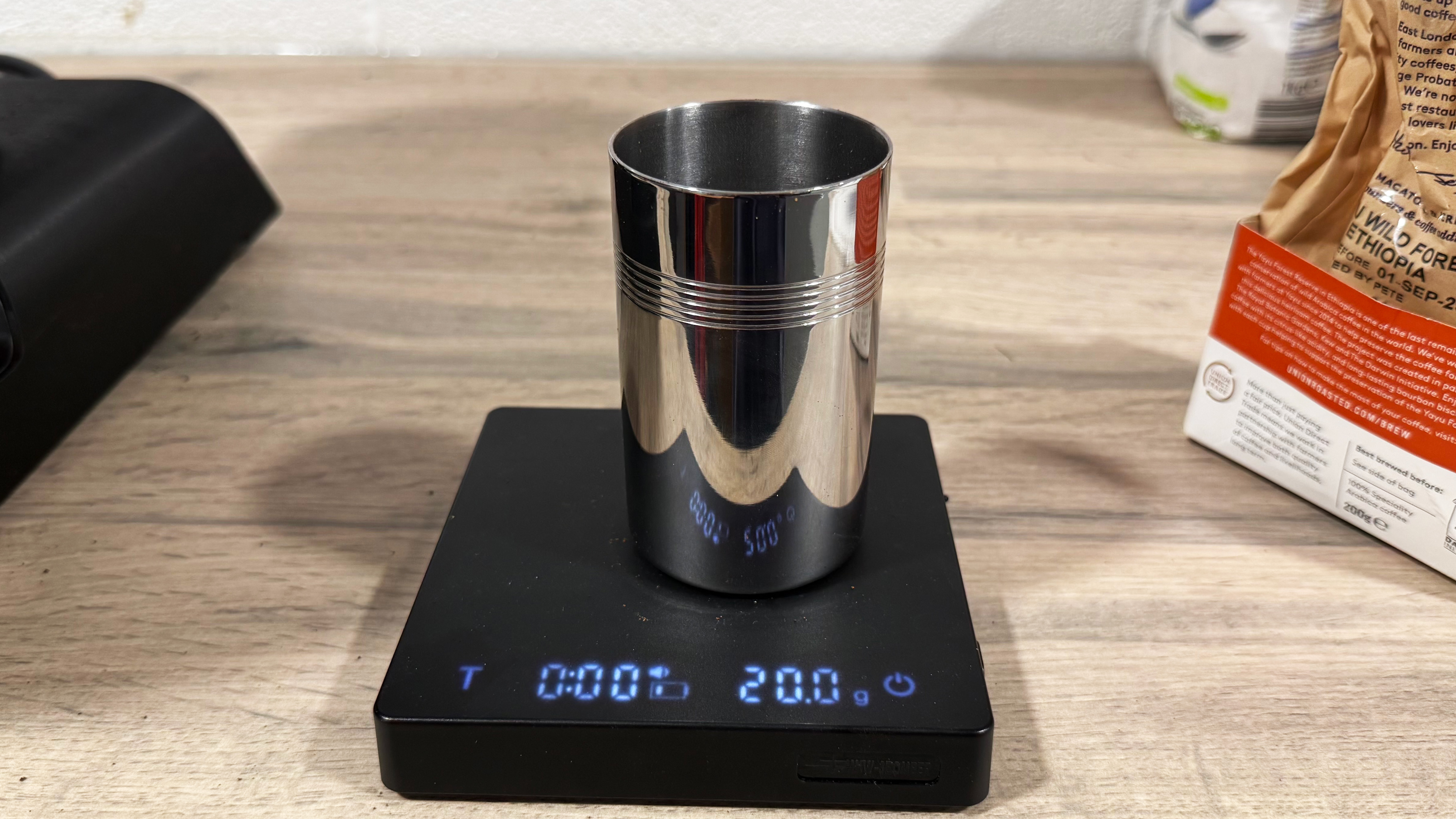 the mazzer philos grind canister on a scale