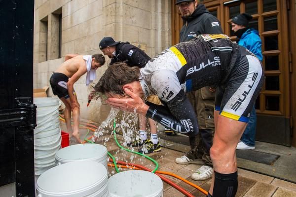 Stefan Sahm cleans up after finishing stage 2