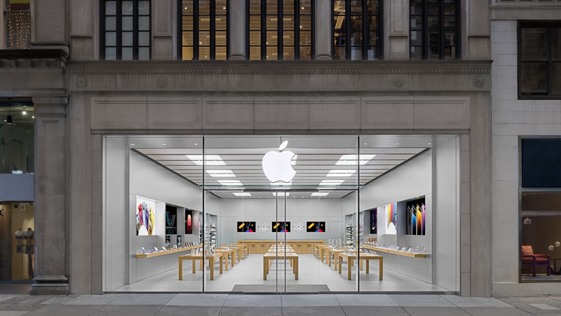 Looting Apple Stores is pointless, as these people quickly found out