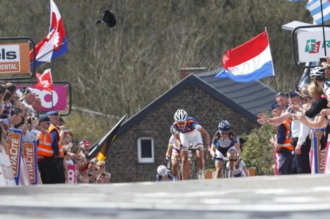 The finishers came into view, Vos was already ahead