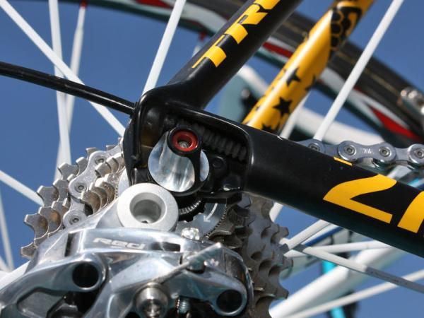 A Gore 'grub' seal protects about the only part of the rear derailleur cable that would normally sit unprotected with the new Madone's now-internal routing.