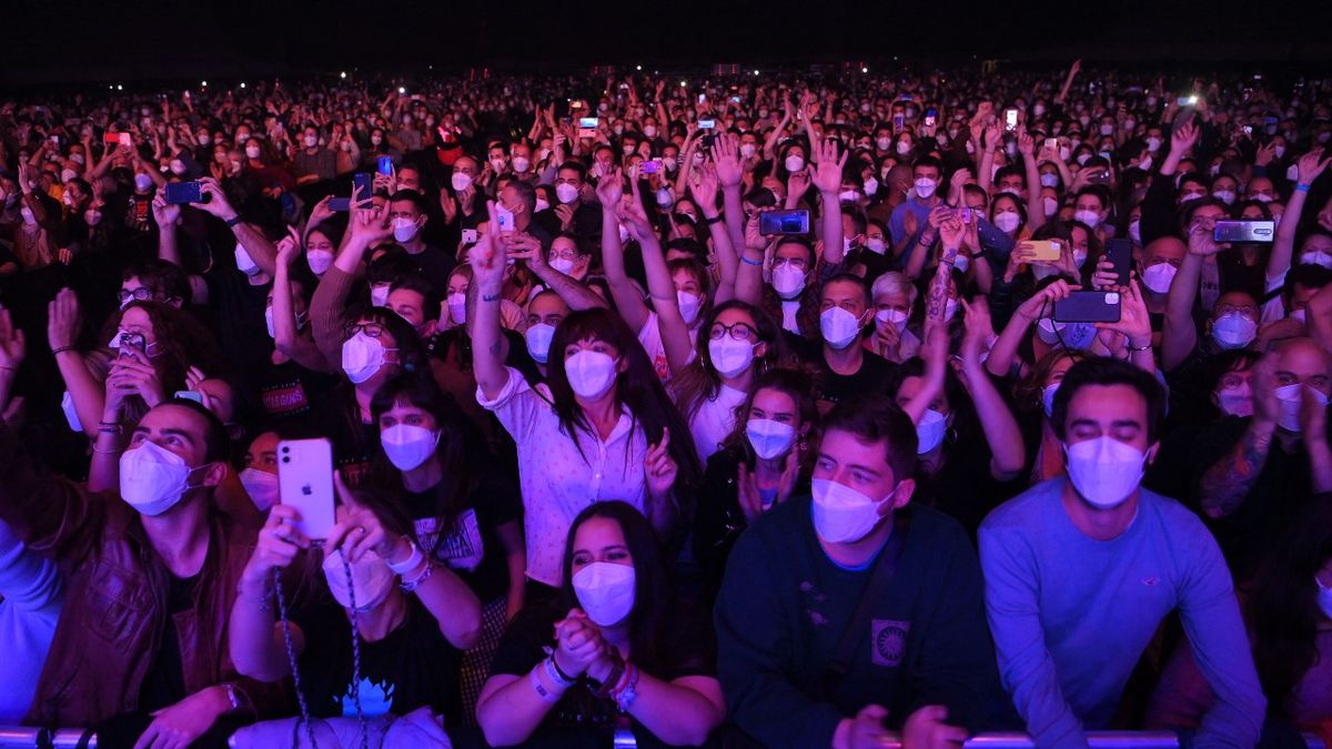 Masked crowd at the Palau Sant Jordi venue in Barcelona on March 27, 2021