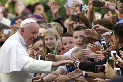 Pope Francis greets school children in D.C. 