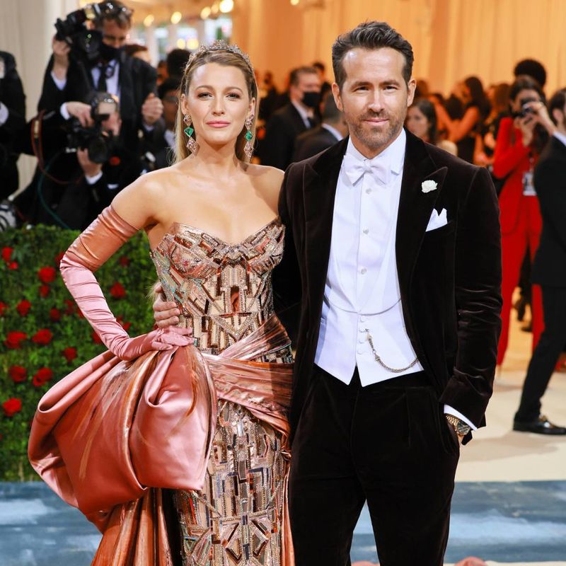 Style Icon Blake Lively works 10 different outfits and hairstyles in ...