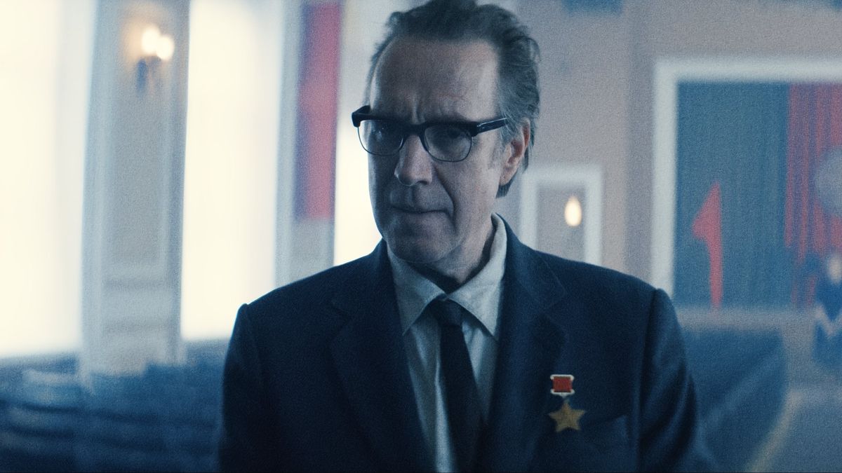 Rhys Ifans in Star City