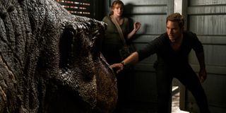 Jurassic World: Fallen Kingdom Bryce Dallas Howard and Chris Pratt in front of a sleeping T-Rex