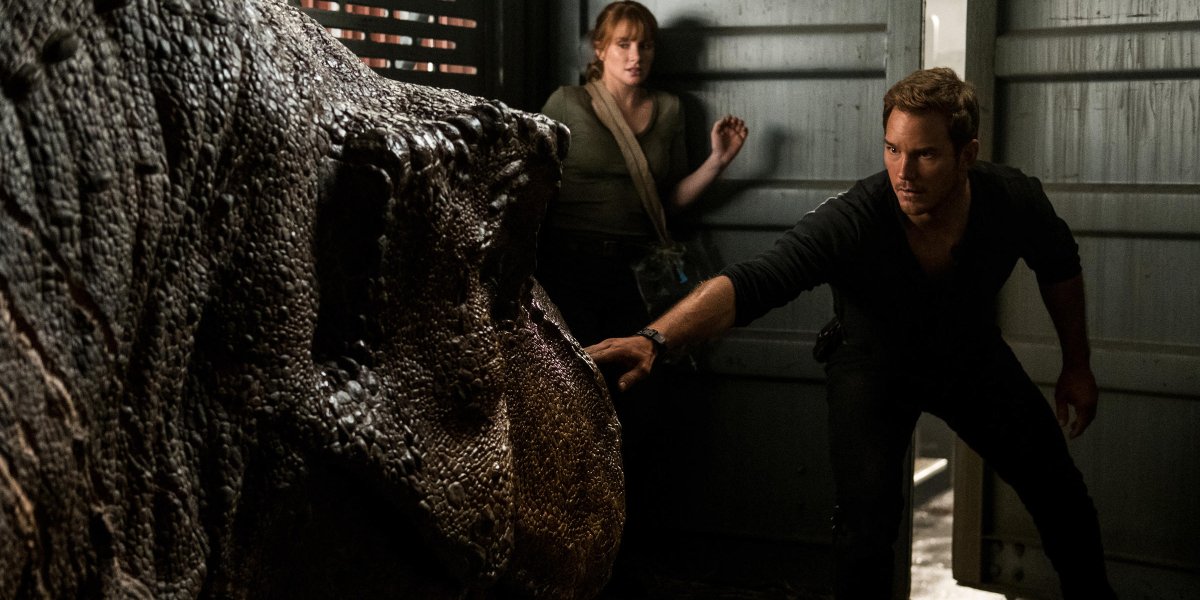 Jurassic World: Fallen Kingdom Bryce Dallas Howard and Chris Pratt in front of a sleeping T-Rex