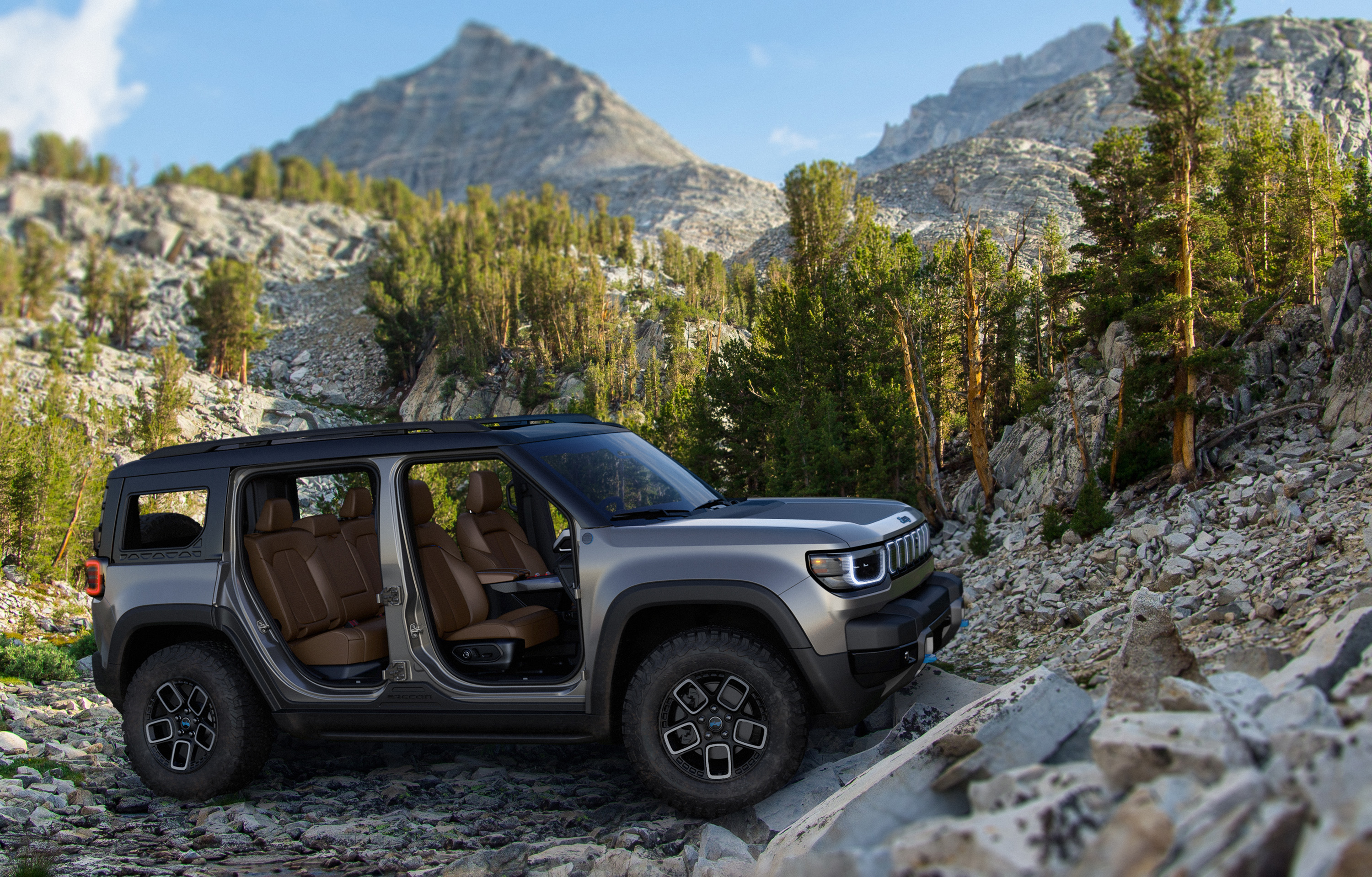 gray jeep recon with doors removed