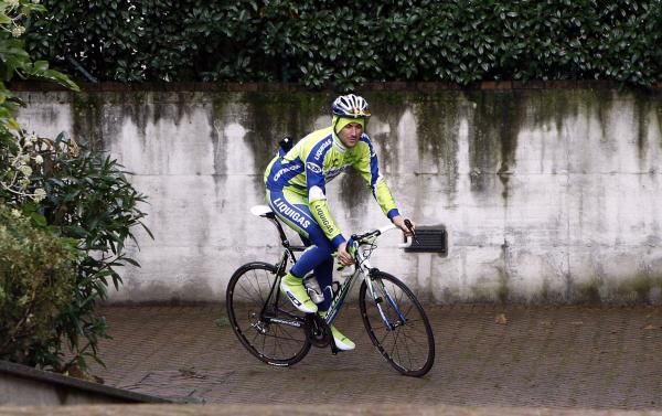 Ivan Basso (Liquigas) returns home after his first training ride.