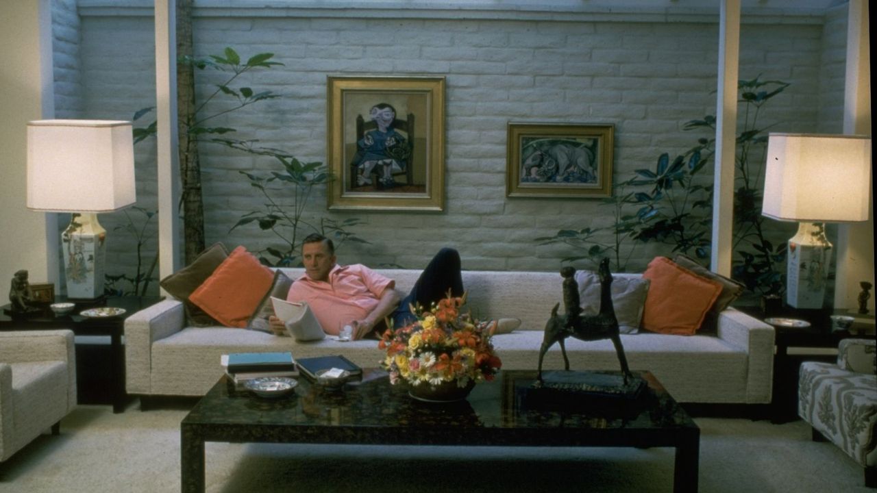 kirk douglas in his 1980s living room