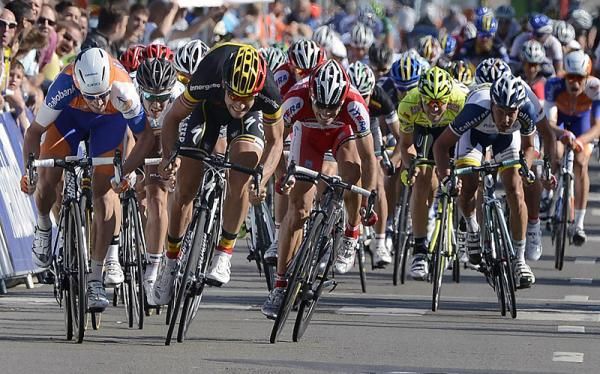 Tom Boonen (Omega Pharma-QuickStep) turns on the afterburners in the closing meters of Paris-Brussels.