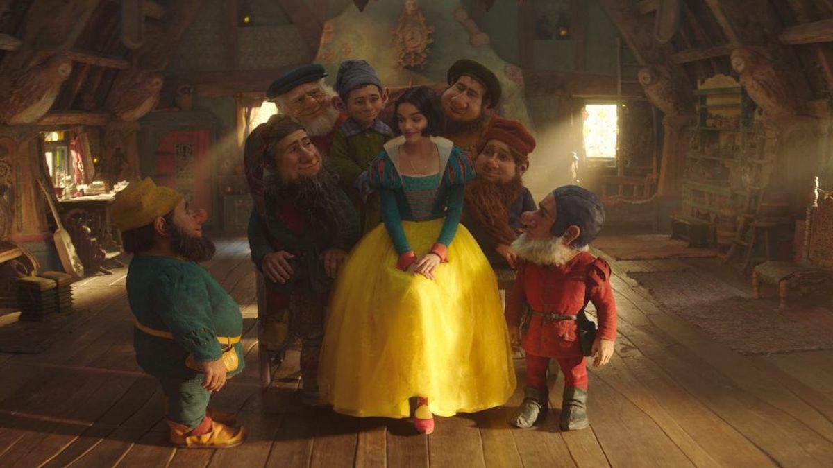 Thousands Of Fans Have Been Hating On Rachel Zegler’s Snow White For Getting The Dwarfs To Clean For Her