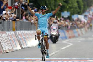 Stage 9 - Giro d'Italia: Tiralongo wins stage 9 in San Giorgio Del Sannio