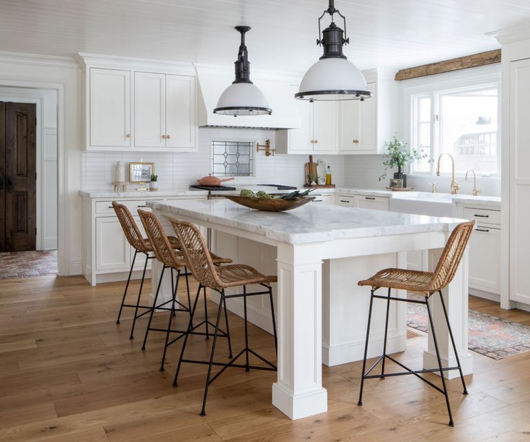 Should a kitchen island be the same height as the counters?